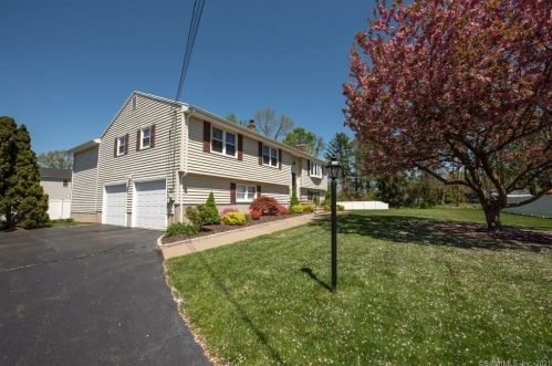 23 Turner Dr, North Haven, CT 06473-3764