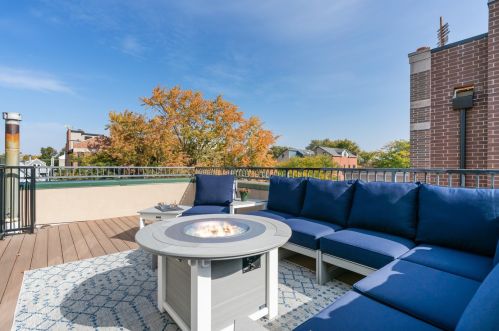 2759 Bosworth Ave, Chicago IL 60642-2341 exterior