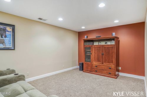 11711 Foreman St, Lowell MI 49331-9032 exterior