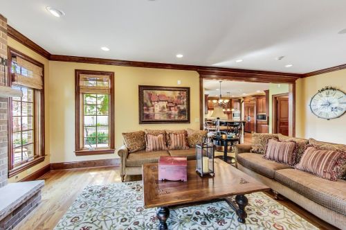 329 Kenmore Ave, Elmhurst IL 60126-3517 exterior