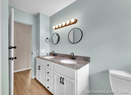 1845 Bonneville Dr, Meskegon MI 49441-3709 exterior