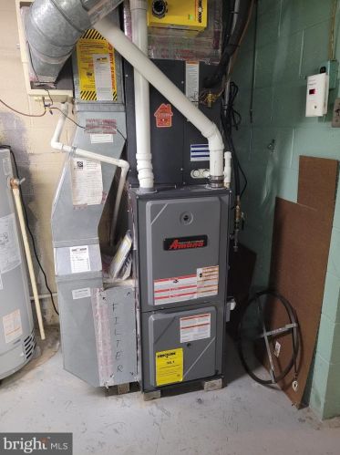 987 Hermosa Ave, Lancaster PA 17601-1526 exterior