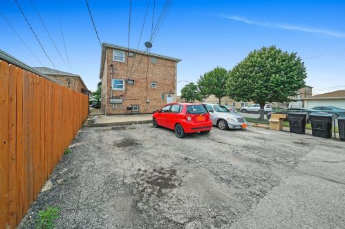 6724 63rd St, Chicago IL 60638-4004 exterior