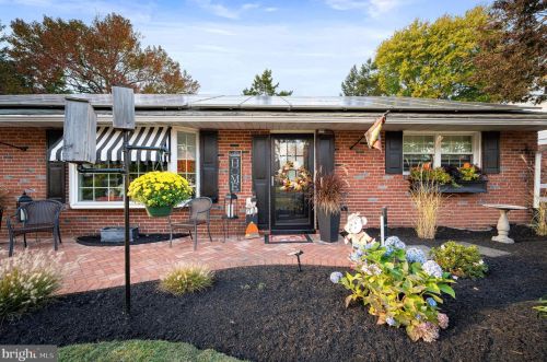 236 Memorial Ave, Tavistock NJ 08033-2952 exterior