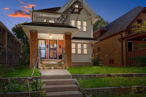 3422 2nd St, Milwaukee, WI 53212-1557