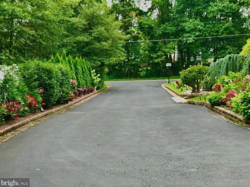 1153 County Line Rd, Huntingdon Valley, PA 19006-1207