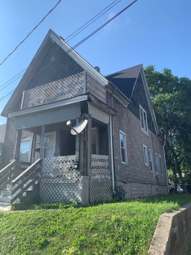 2620 Locust St, Milwaukee, WI 53206-1138
