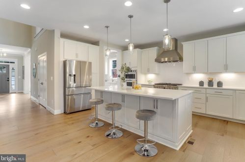 920 Darton Dr, Alexandria VA 22308-2021 exterior