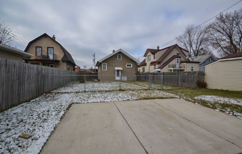 1956 59th St, Milwaukee WI  53219-1546 exterior