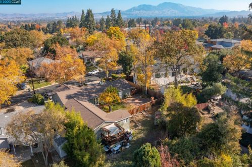 303 Sunset Rd, Concord CA 94523-2611 exterior