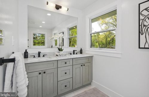 6705 Buttermere Ln, Bethesda MD  20817-1528 exterior