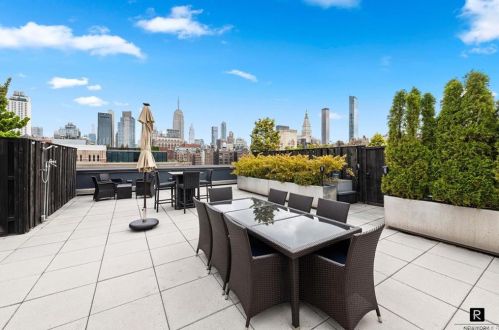 100 18th St, New York NY  10003-2108 exterior