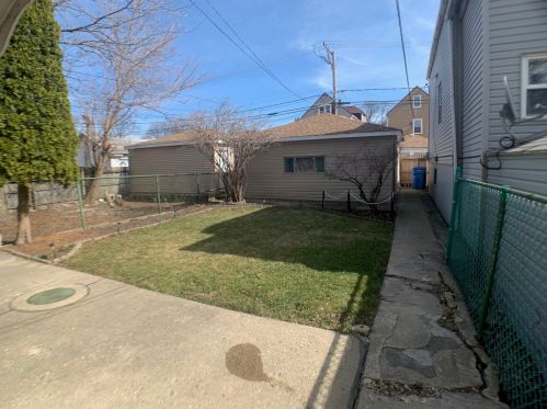 4413 Fairfield Ave, Chicago IL 60625-2720 exterior