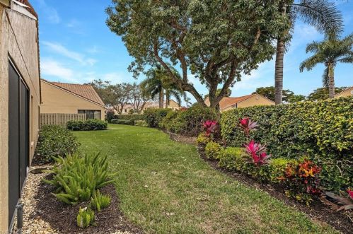 909 Reef Pt Cir, Naples FL 34108-8772 exterior