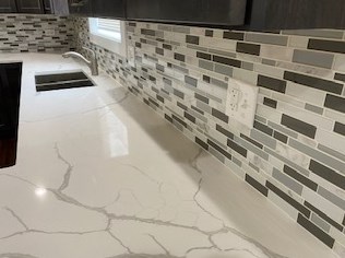 8535 Bennett Ave, Chicago IL  60617-2256 exterior