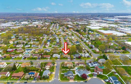 22 Plafsky Dr, Edison NJ 08817-2239 exterior