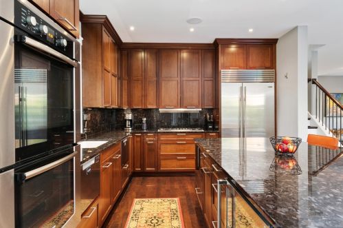 819 Castlewood Ter, Chicago IL  60640-4216 exterior