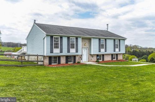 2261 Garrett Rd, Hanover, PA 17331-9292