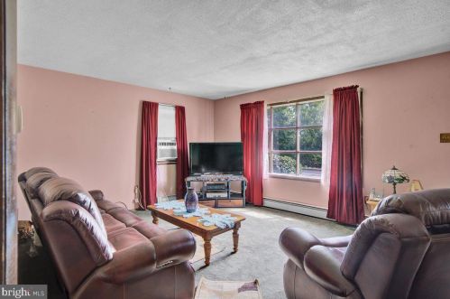 1013 Glasgow St, Pottstown PA 19464-6218 exterior