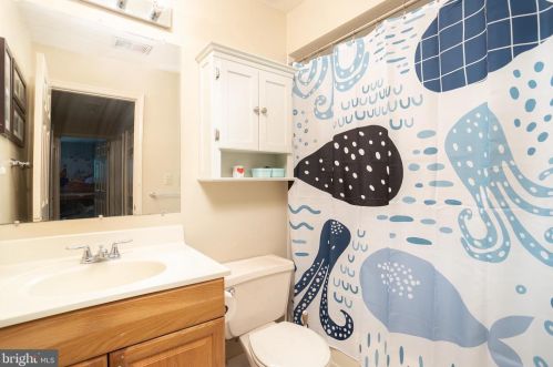 76 Wyndham Pl, Trenton NJ 08691-3126 exterior