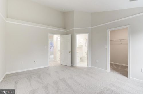 43069 Candlewick Sq, Leesburg VA 20176-6446 exterior