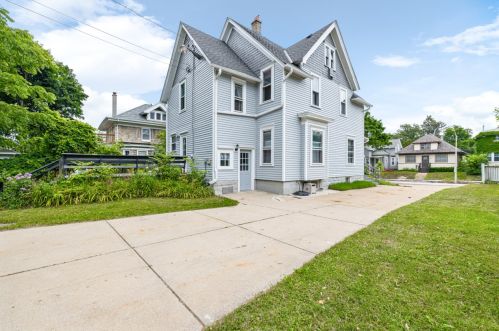 1525 82, Milwaukee WI 53222-2935 exterior