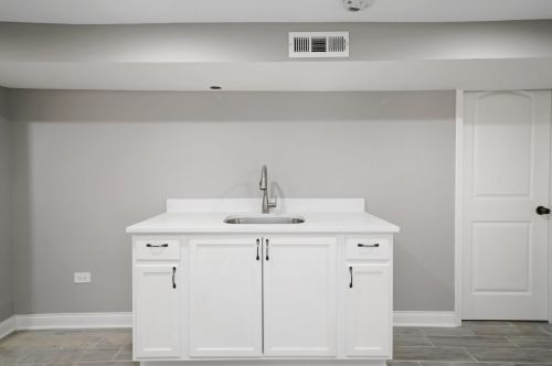 5548 Kilbourn Ave, Chicago IL  60629-4808 exterior