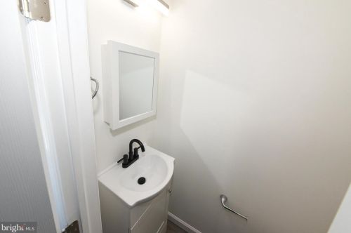 18 Durham St, Philadelphia PA 19119-1820 exterior