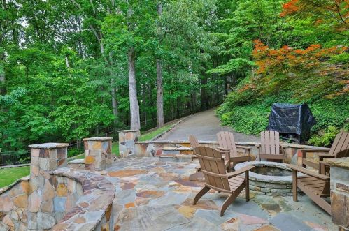 8069 Kenstone Ct, Atlanta GA 30350-4160 exterior