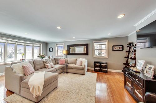 6098 Caldwell Ave, Chicago IL 60646-4111 exterior