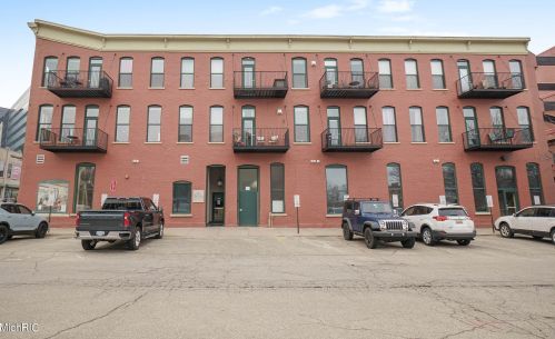 222 Kalamazoo Mall, Kalamazoo MI  49007-3828 exterior