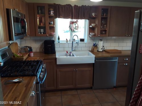 8854 Appomattox St, Tucson AZ 85710-2925 exterior