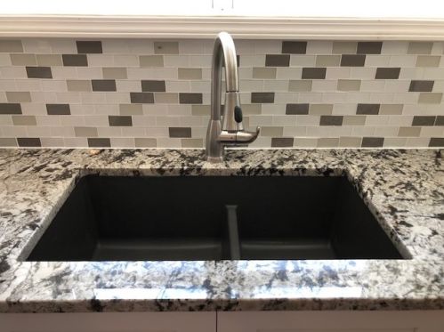 8422 Saginaw Ave, Chicago IL 60617-2028 exterior