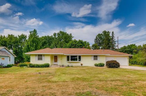 1357 Floral Dr, Saint Paul, MN 55112-1919