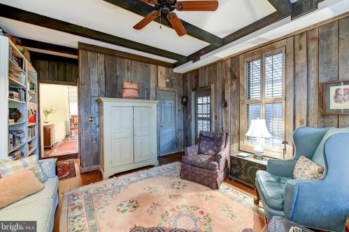 217 6 St, Washington DC 20003-1135 exterior