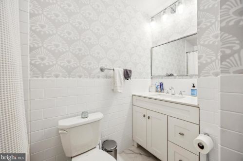 2210 Kater St, Philadelphia PA 19146-1139 exterior