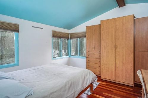 6 Half Mile Rd, Armonk NY exterior