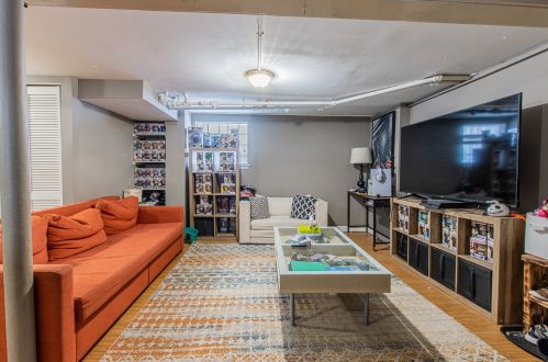 6343 Tripp Ave, Chicago IL 60646-4524 exterior