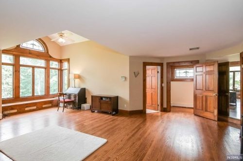 176 Chestnut St, Demarest NJ 07627-1035 exterior