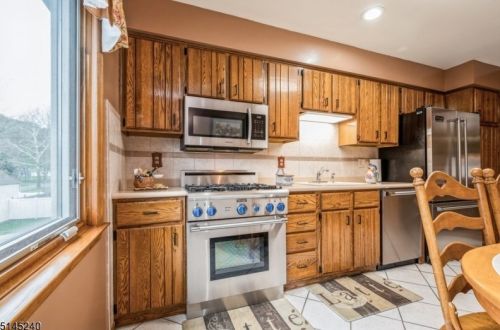 2087 Prospect Ave, Scotch Plains NJ 07076-1203 exterior