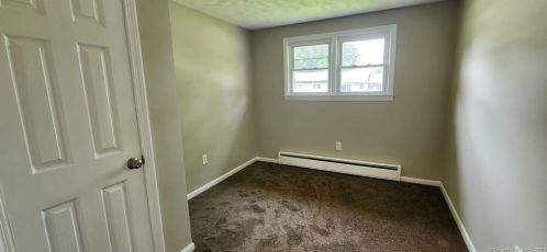 13 Conlin Dr, Enfield CT 06082-5020 exterior