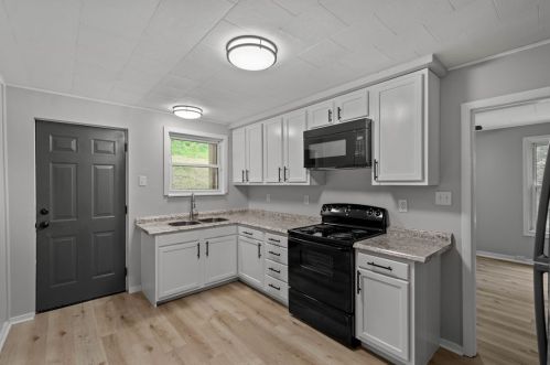 2701 Homehurst Ave, Pittsburgh PA 15234-3160 exterior