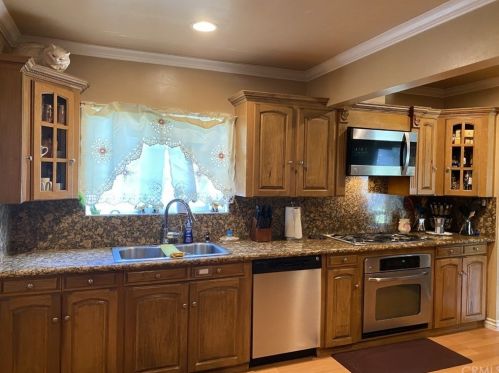 15209 Cornuta Ave, Bellflower CA 90706-4876 exterior