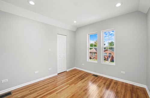 7325 Champlain Ave, Chicago IL 60619-1828 exterior