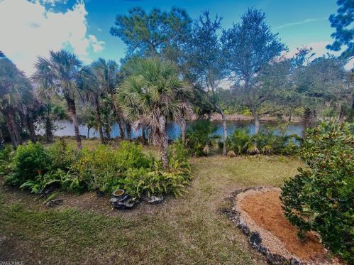 875 20th St, Naples, FL 34117-9434