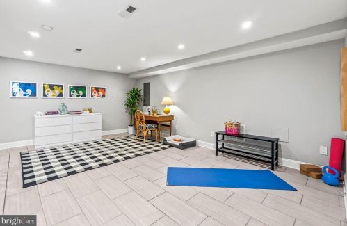 1265 Owen Pl, Washington DC 20002-2807 exterior