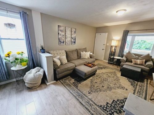 7 Holt St, Pittsburgh PA 15203-2450 exterior