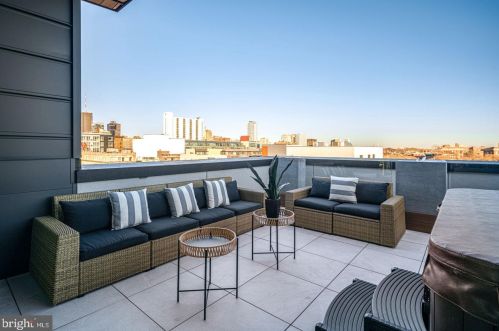 722 Broad St, Philadelphia PA 19146-3119 exterior