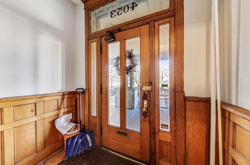 4053 Greenview Ave, Chicago IL 60626-4217 exterior