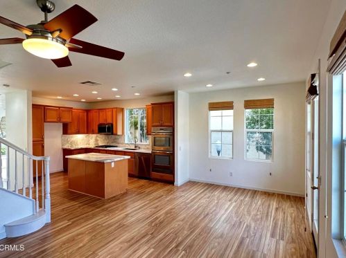 1350 Bayside Cir, Oxnard CA  93035-2148 exterior